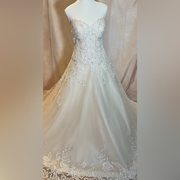 Brand New JEWELbeaded lace and tulle ball gown wedding dress